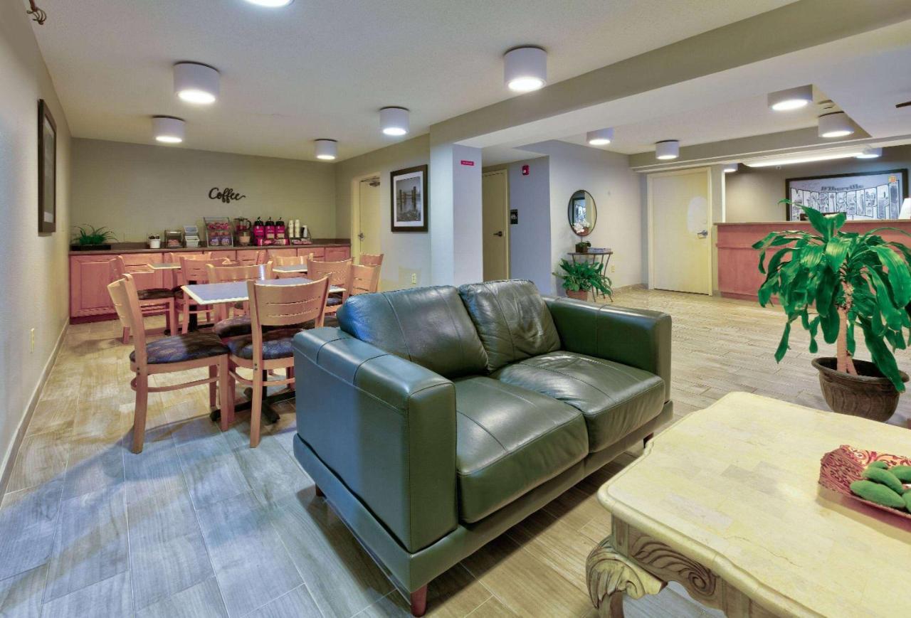 Super 8 By Wyndham Diberville Biloxi Area Exteriör bild