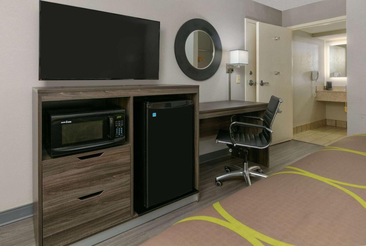 Super 8 By Wyndham Diberville Biloxi Area Exteriör bild
